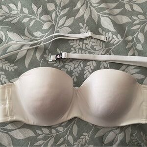 Victoria’s Secret white Strapless Bra